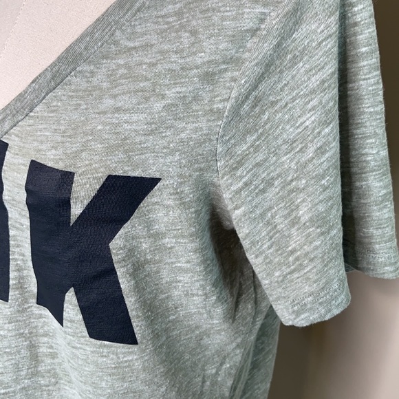 VICTORIAS SECRET PINK CROPPED V NECK GREEN TOP SIZE EXTRA SMALL - Picture 3 of 6